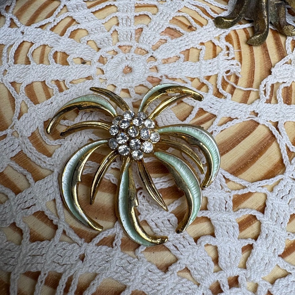 Vintage Unsigned Enamel Rhinestone Floral Gold Tone Brooch